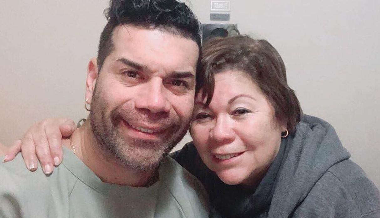 La mamá de ‘Tomate’ Barraza se encuentra hospitalizada y su estado es delicado. (Foto: @carlosbarrazaoficial)