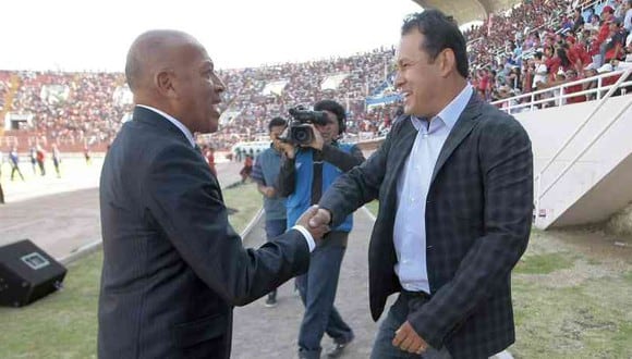 Roberto Mosquera y Juan Reynoso mantuvieron una conversación tras la elección del nuevo entrenador de la Selección Peruana. (Foto:USI)