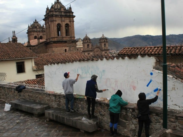 Expulsan del Perú a extranjeros por pintar muro en Centro Histórico del Cusco