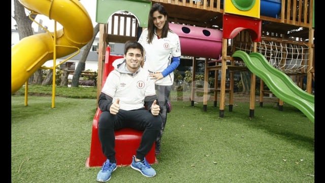 Rodrigo Cuba con Melissa Paredes en el fútbol y el amor.