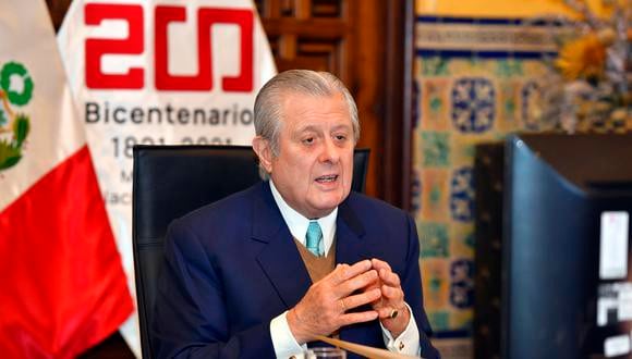 Óscar Maúrtua es el tercer ministro en dar positivo a la enfermedad. Foto: Archivo Cancillería