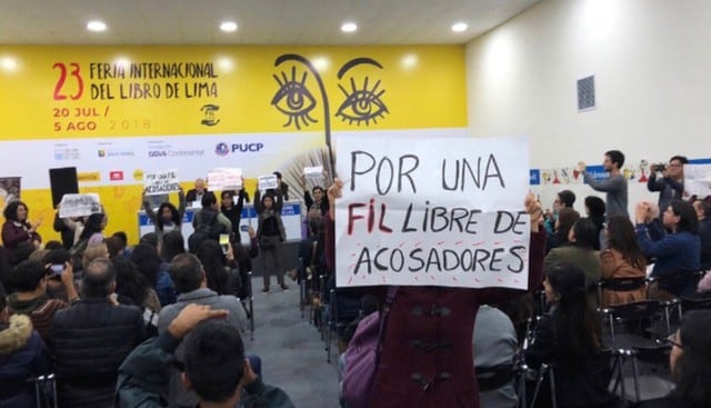Mujeres protestaron en presentación del libro de Gustavo Faverón en la FIL. Salvador de Solar, exministro de Cultura, estuvo en el lugar. (Fotos: Facebook)