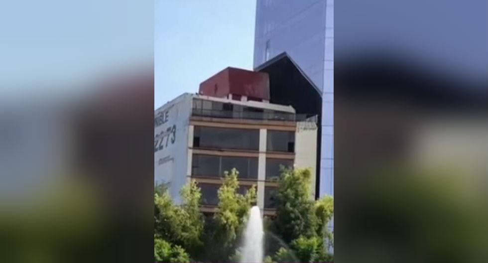 Registran el instante en el que dos edificios chocan entre sí durante el fuerte sismo de 7.5 grados en México