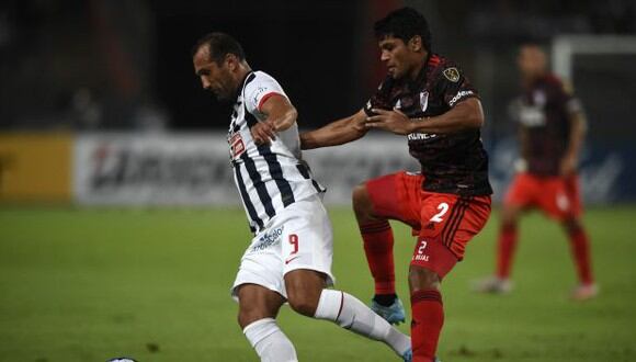 Hernán Barcos volvió a jugar un partido de Copa Libertadores tras tres años. (Foto: AFP)