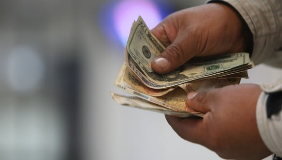 El dólar en México se cotiza con una pérdida de un 0,86%, según Reuters. (Foto: GEC)