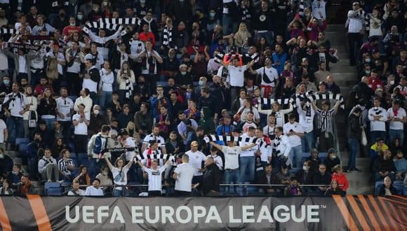 Joan Laporta explicó qué ocurrió con la presencia masiva de hinchas de Eintracht Frankfurt al Camp Nou. (Foto: AFP)