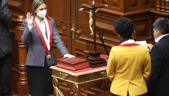 María del Carmen Alva juró como presidenta del Poder Legislativo. (Foto: Congreso):