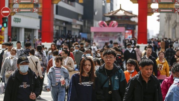 Los chinos siguen sometidos a un límite de dos hijos por familia y se alzan voces pidiendo suprimir esta barrera para fomentar la natalidad. (Foto: STR / AFP)