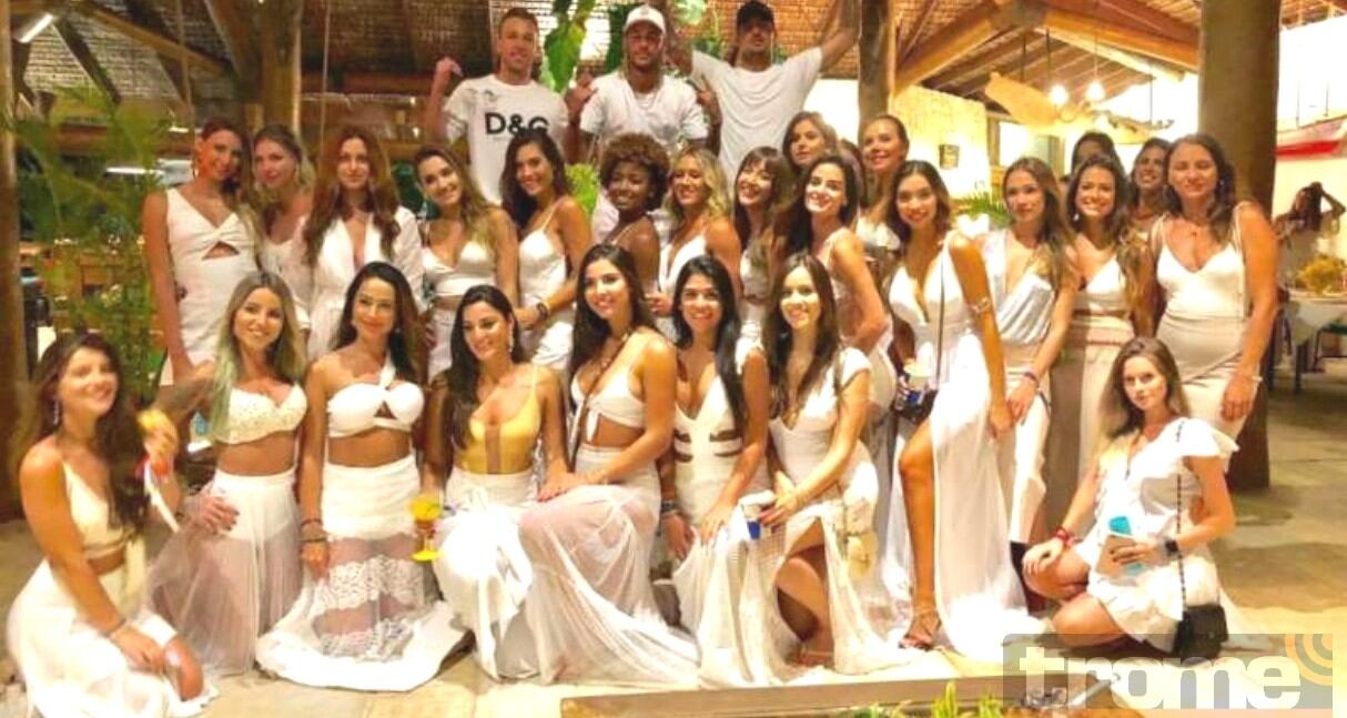 Neymar se tomó esta polémica fotos con 26 mujeres en fiesta de Año Nuevo.