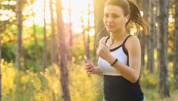 Al correr, el organismo produce una sustancia llamada endorfina (morfina endógena), la cual provoca que las personas estén de mejor ánimo. (Foto: Pixabay)