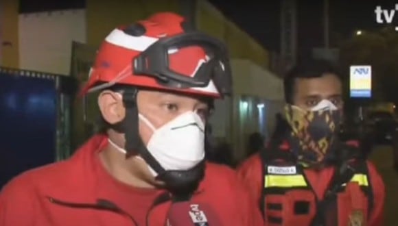 Bomberos denuncian que su camilla fue retenida por varias horas al llevar al hospital Cayetano Heredia a un hombre herido en accidente de tránsito. (Captura: TV Perú)