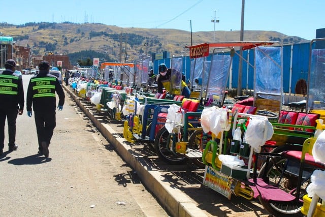 Puno: Triciclistas adaptan sus unidades para volver a trabajar. (Foto: Municipalidad Provincial de Puno)