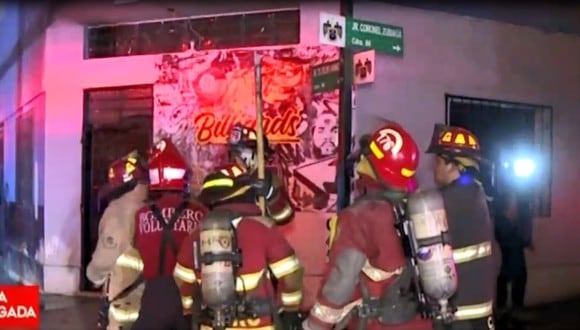 Vigilante resultó ileso tras el incendio provocado por desconocidos dentro de billar ubicado en el Cercado de Lima. (Captura: América Noticias)