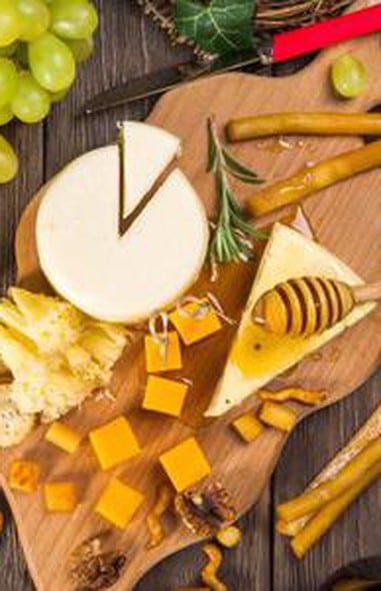 Una tabla de quesos es una forma creativa de probar, maridar productos y experimentar una gran variedad de sabores, texturas y aromas. (Foto: Pixabay)