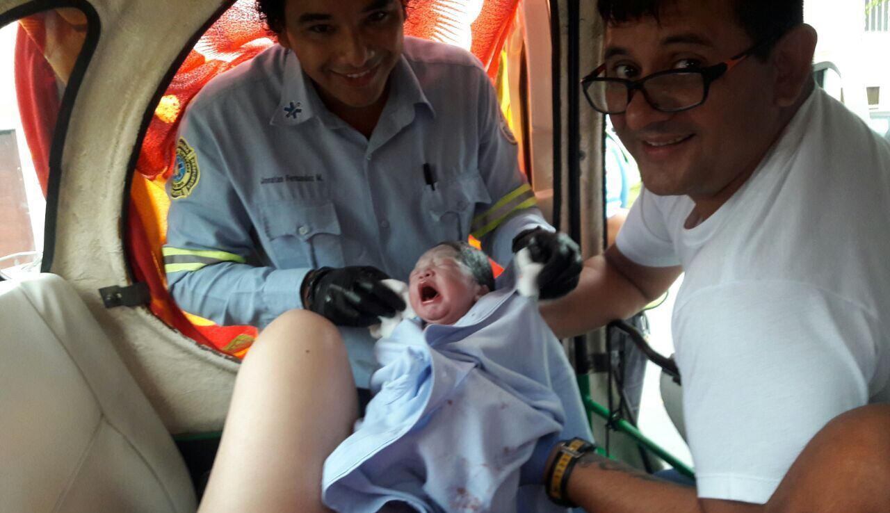 Surco: mujer dio a luz al interior de una mototaxi cuando iba camino al hospital