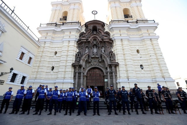 Mil 500 efectivos cuidarán a visitantes en el Centro de Lima.