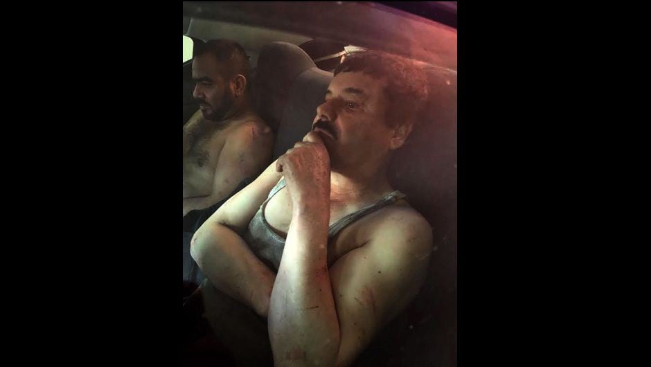 ‘El Chapo’ Guzmán aún figura con una ficha roja en la web de Interpol. (AFP, Captura)