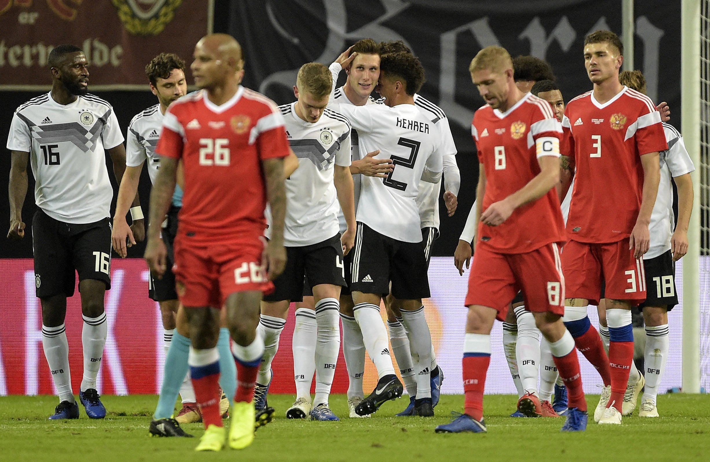 Niklas Suele pone el segundo  gol en el Alemania vs Rusia.