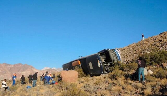 El chofer del bus que se desbarrancó en Mendoza (Argentina) se excusó ante el padre de un niño fallecido, sin ningún remordimiento. (Fotos: TN/Clarín)