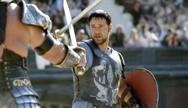 Russell Crowe subastó armadura de Gladiador