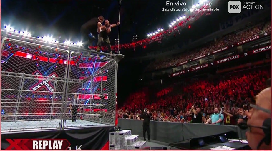 Terrible caída de Kevin Owens (WWE)