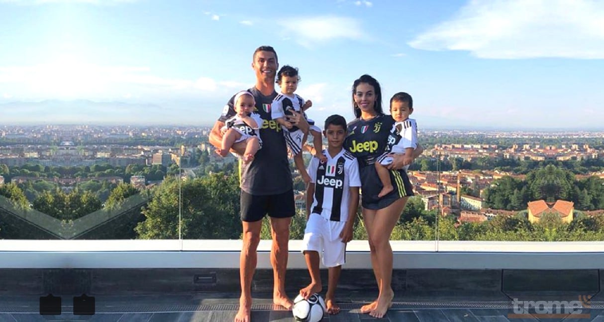 Cristiano Ronaldo vistió a toda su familia con los uniformes de la Juventus