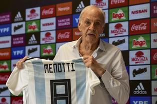 El fútbol de luto: DT campeón mundial César Luis Menotti falleció a los 85 años