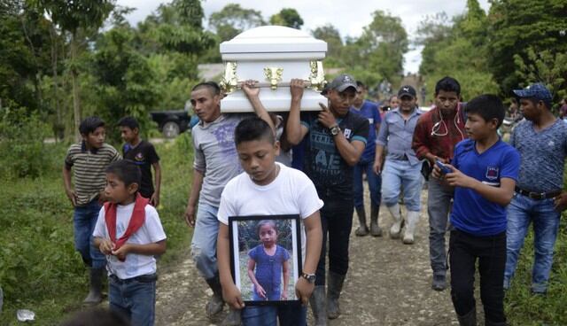 Entierran a la niña guatemalteca Jakelin Caal, fallecida en custodia de Estados Unidos.&nbsp;(Foto: AFP)