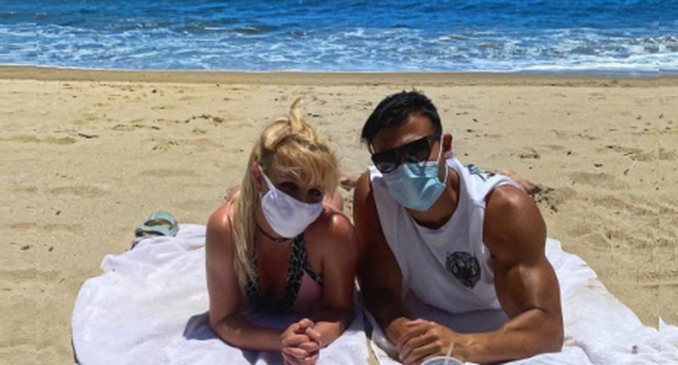Britney Spears disfruta de la playa junto a su novio Sam Asghari. Ambos usan tapa boca para evitar el contagio del nuevo coronavirus. (Instagram)
