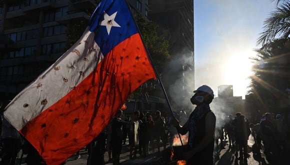 Detienen en Chile a tres policías acusados de tortura en el estallido social. (AFP).