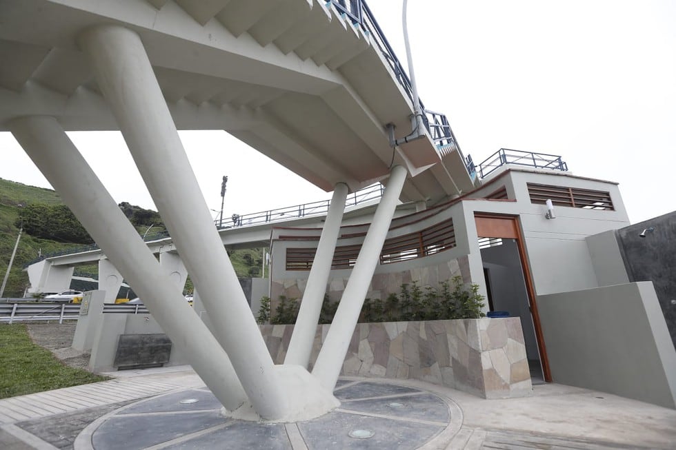 La Municipalidad de Lima entregó dos puentes peatonales en la Costa Verde, los cuales se encontraban inconclusos desde el 2015 y fueron habilitados por Emape para el uso de más de 149 mil personas que acuden al litoral capitalino. (Fotos: Jorge Cerdan/@photo.gec)