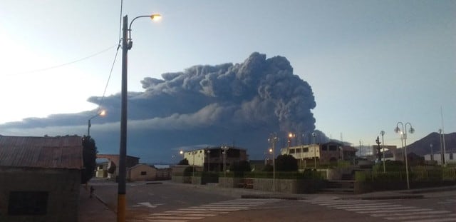 Volcán Ubinas: Impresionantes imágenes de su intensa actividad explosiva