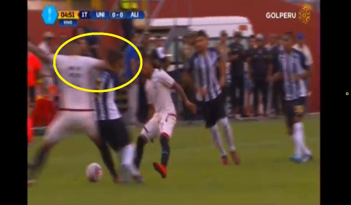 Juan Manuel Vargas propinó terrible codazo a Hohberg en el Universitario vs Alianza Lima | FOTOS | VIDEO