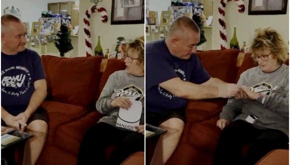 Un hombre sorprende a su esposa con un anillo después que ella tuviera que vender el suyo hace 20 años. (Foto: Videlo)