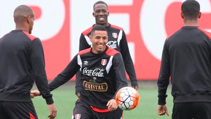 Sergio Peña hizo más que amigos en la selección peruana y André Carrillo le envía alentador mensaje en Instagram.