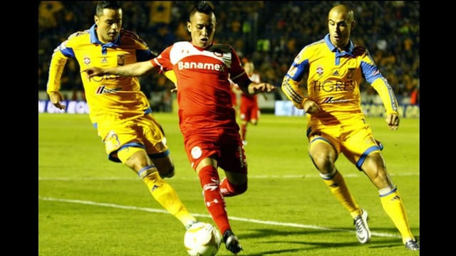 El volante peruano, Christian Cueva, ingresó en el segundo tiempo.