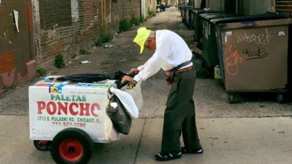 Fidencio Sánchez es un mexicano de 89 años que vive en Chicago y cuyas fotografías han conmovido al mundo entero.