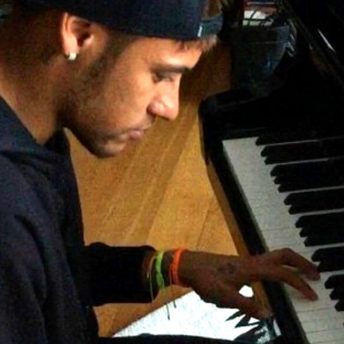 Watch the moment Neymar shows off his musical skills by playing Coldplay on  the piano – The US Sun