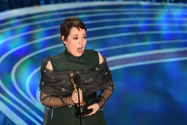 Olivia Colman acaba de ganar su primer Oscar a Mejor Actriz por "La favorita".  (Foto: AFP)