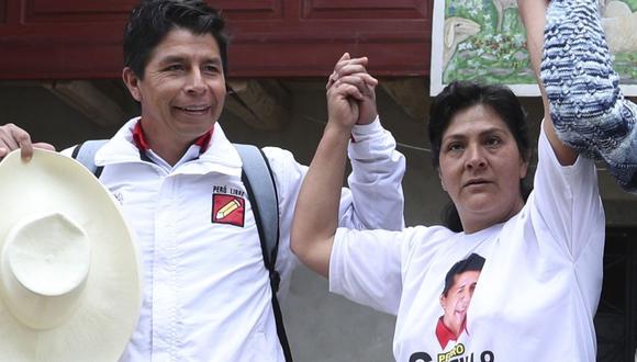 Pedro Castillo y su esposa Lilia. Foto: AP Photo/Martin Mejia