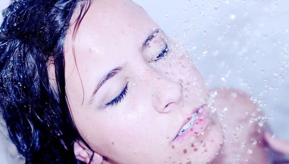 Si vas a bañarte con agua caliente es preferible que sea por la noche para que puedas conciliar mejor el sueño. (Foto: Pixabay)