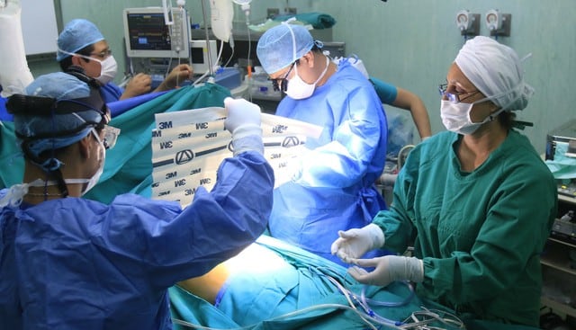 Médicos del hospital Guillermo Almenara salvan la vida a niño afectado por la peligrosa ameba “comecerebros”. (Fotos: USI/Andina)