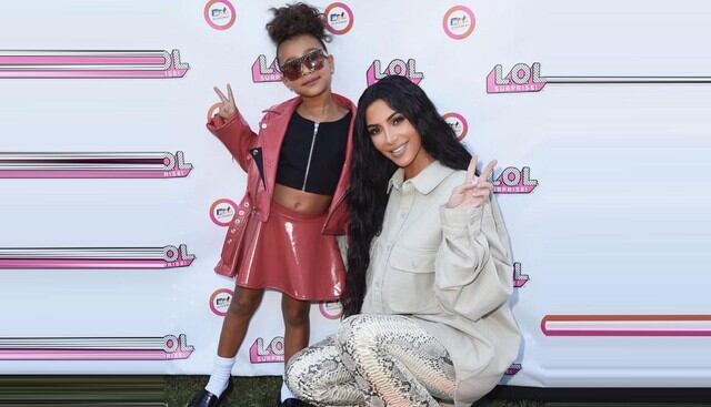 North West, la hija de Kim Kardashian, protagonizó un terrible berrinche por no poder usar las botas de su mamá. (Foto: @kimkardashian)