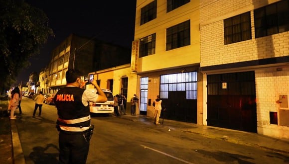 Sicarios asesinan a dos hombres dentro de un hostal ubicado en la Victoria. 
Foto: César Grados/@photo.gec