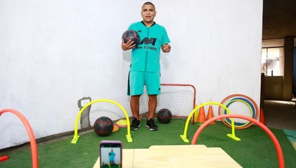 Ex jugador de Sporting Cristal ahora brinda clases gratuitas a jóvenes promesas de San Juan de Miraflores