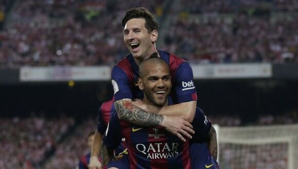Dani Alves jugó con Lionel Messi en Barcelona durante ocho temporadas. (Foto: AP)