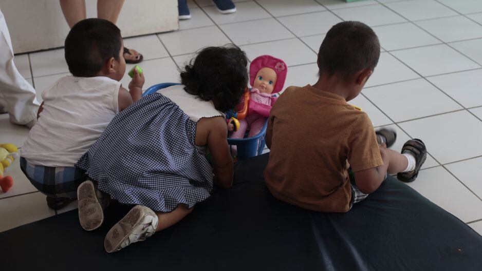 Estado suspende adopciones internacionales de niños peruanos. (USI)