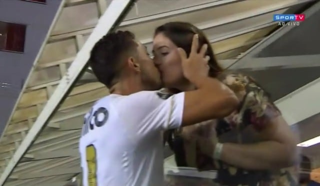 Compañero de Christian Cueva en Santos protagonizó el gol más romántico del fútbol de Brasil