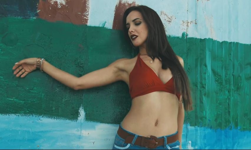 Rosángela Espinoza más sexy que nunca en videoclip de bachata