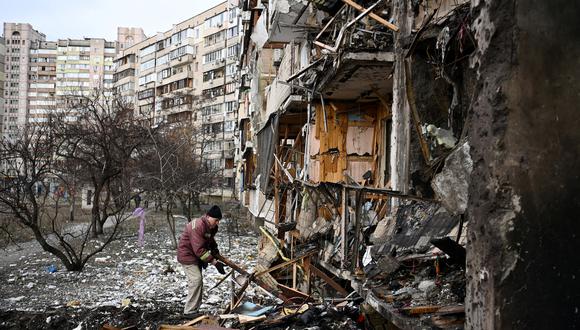 “Lamentablemente, según datos operativos, tenemos 198 muertos, entre ellos 3 niños", anunció  el ministro de Sanidad de Ucrania, Víktor Liashkó. (Foto: Daniel LEAL / AFP)